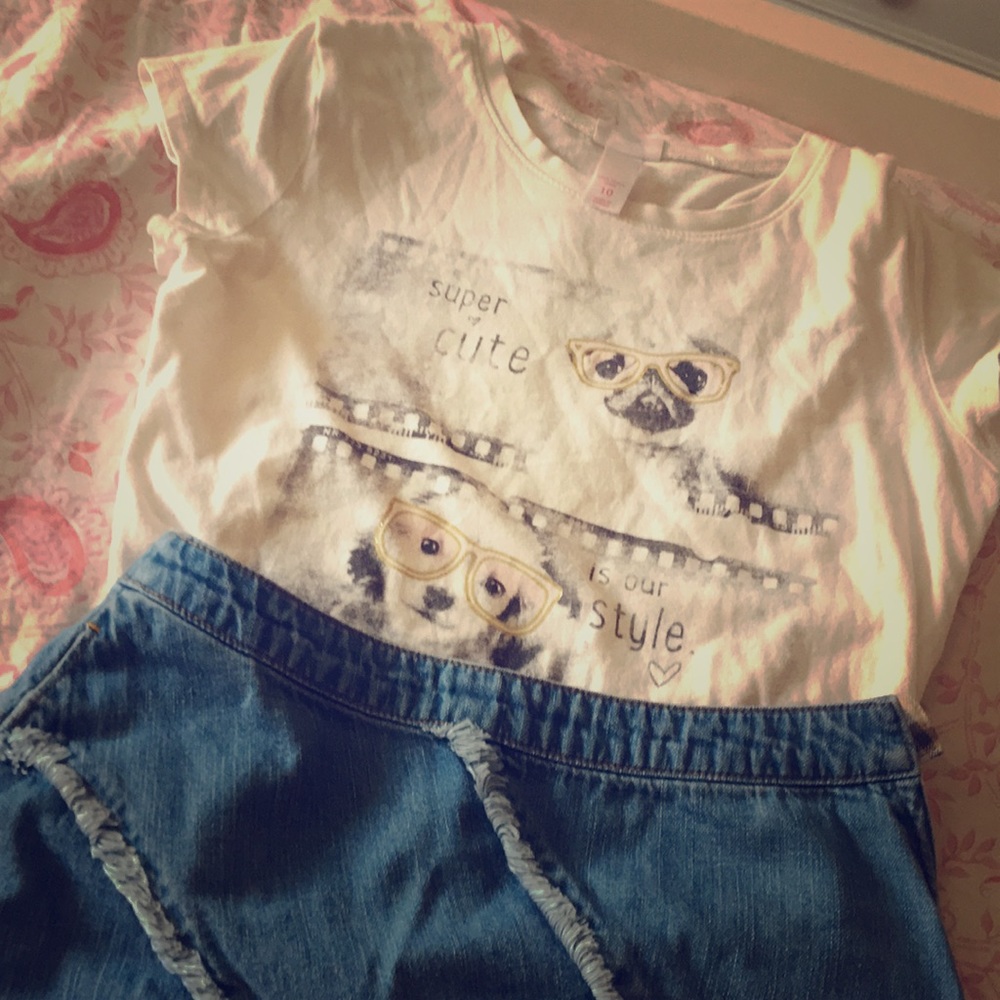 With tee shirt with puppies